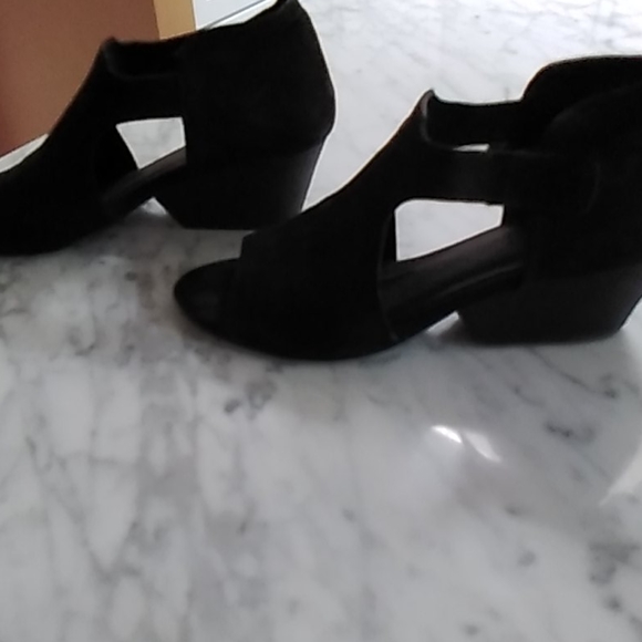 Sandals - Picture 2 of 3